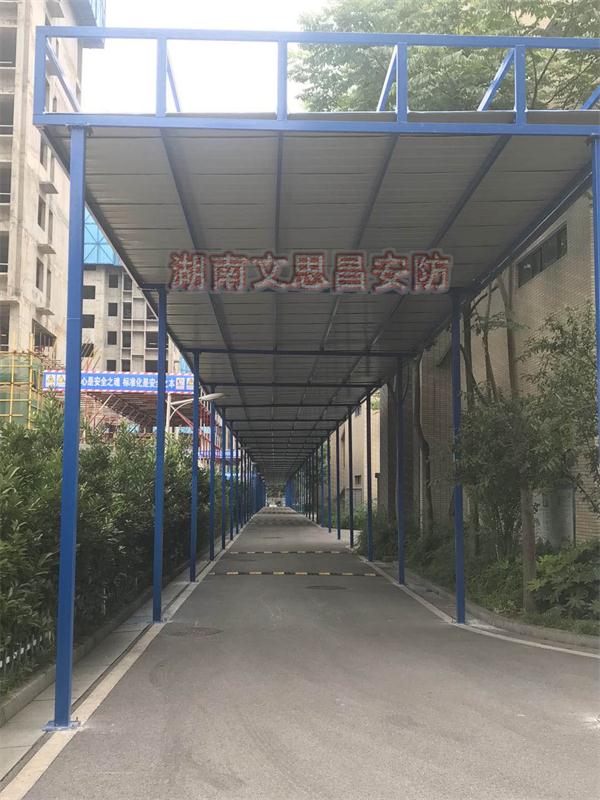 安全通道防護棚安裝現場